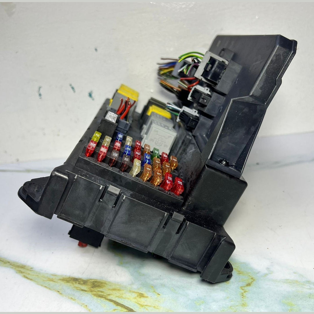 10-18 Mercedes-Benz Sprinter W906 Fuse Box SAM Control A906 9006303 OEM