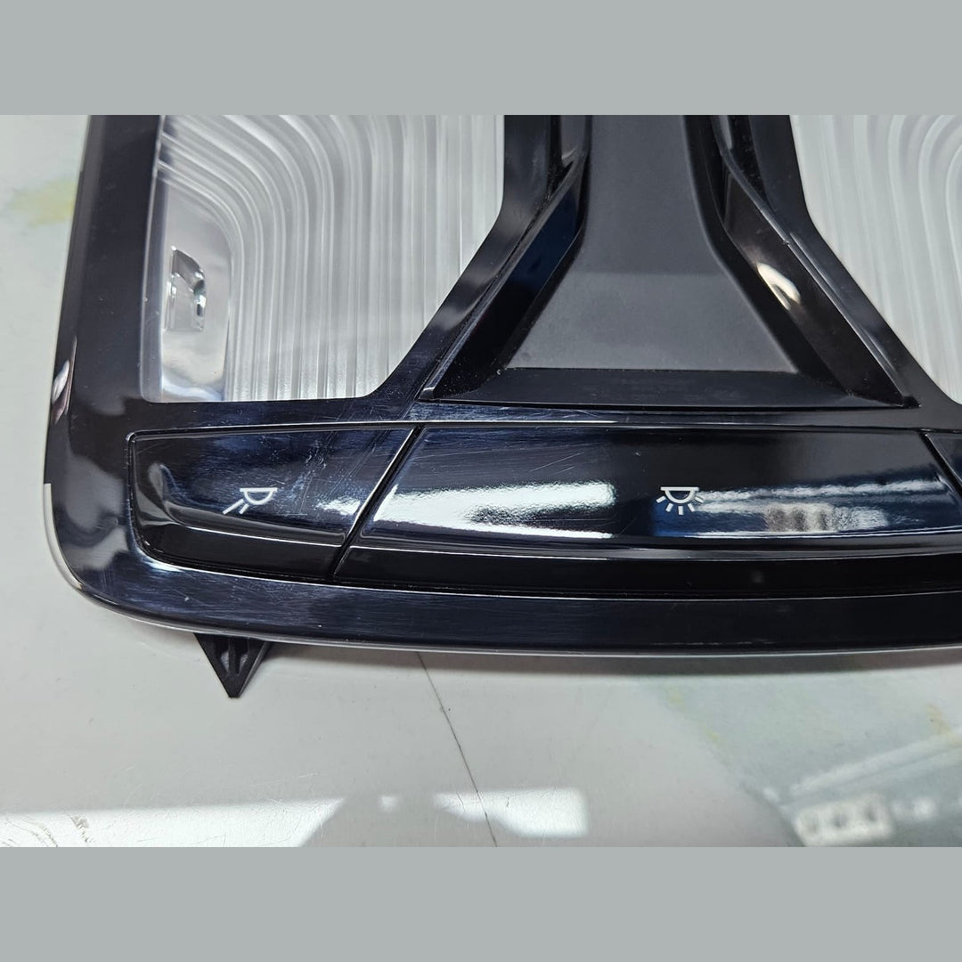 2017-2020 BMW 530i G30 G31 Overhead Console Dome Reading Light 6838169 OEM