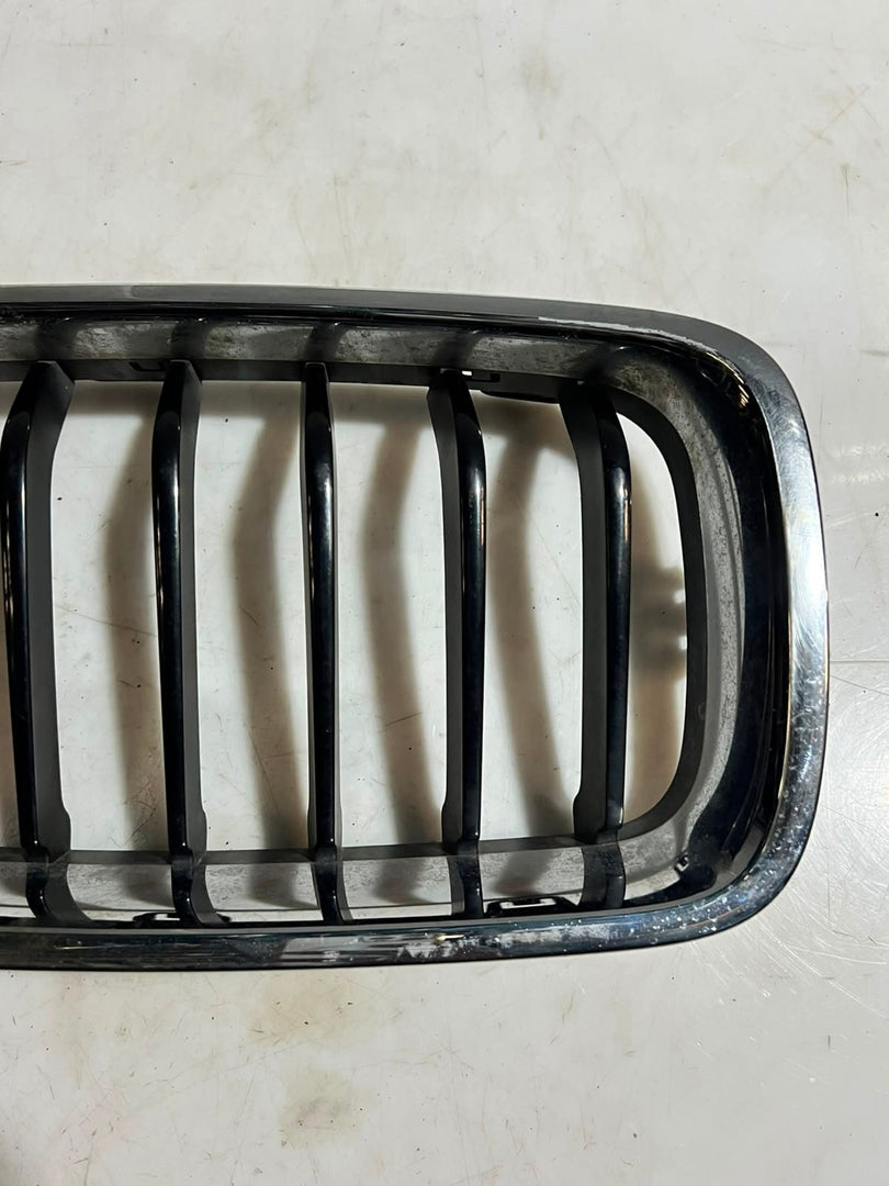 2016-2018 BMW 3 Series F30 F31 F35 F80 330e Front BUMPER Grille 7295442 OEM