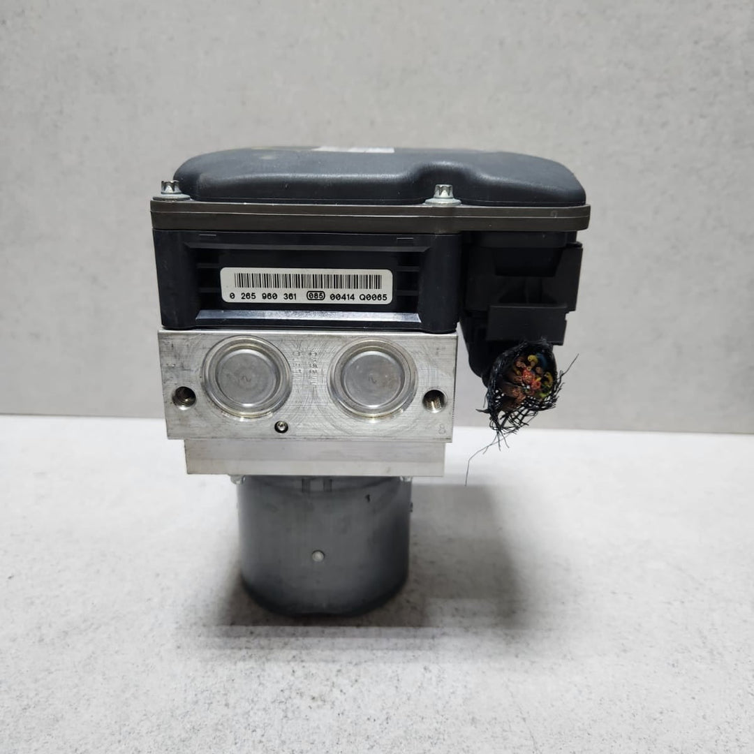 2011-2016 BMW 550i ABS Anti-Lock Brake Pump Control Module 6797045 F10 5-Series 