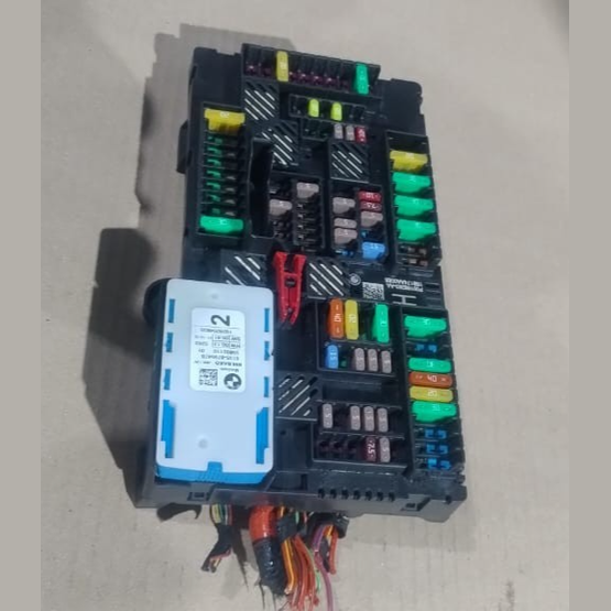 BMW F98 F97 X4 X3 G01  M BODY FUSE BOX CONTROL MODULE OEM  6828074