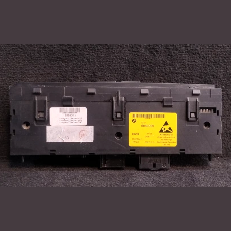 BMW E60 E61 CENTER CONSOLE DSC / PDC SWITCH MODULE BUTTON PANEL P/N 6940229