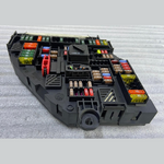 Bild in die Galerieansicht laden, OEM BMW 528i F10 Rear Power Distribution Fuse Box Module 9264923