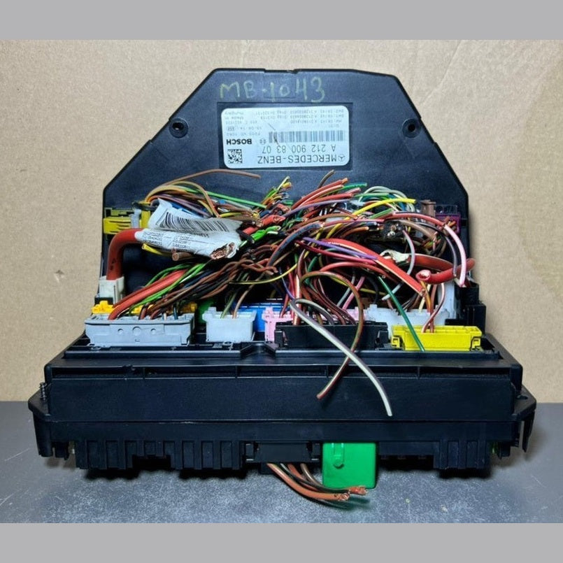 10-16 Mercedes-Benz W212 W204 Front SAM Module Relay Fuse Box A212 9008307 OEM