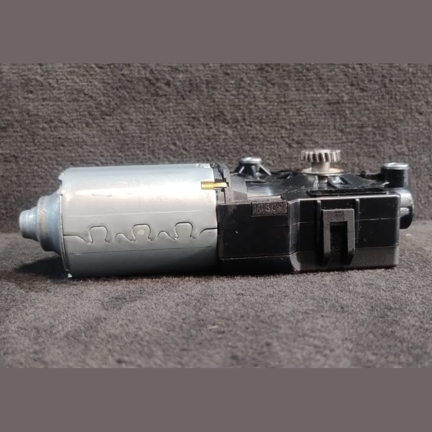 BMW E90/E92 F10 SUNROOF SLIDING/TILTING MOTOR OEM P/N 7193398