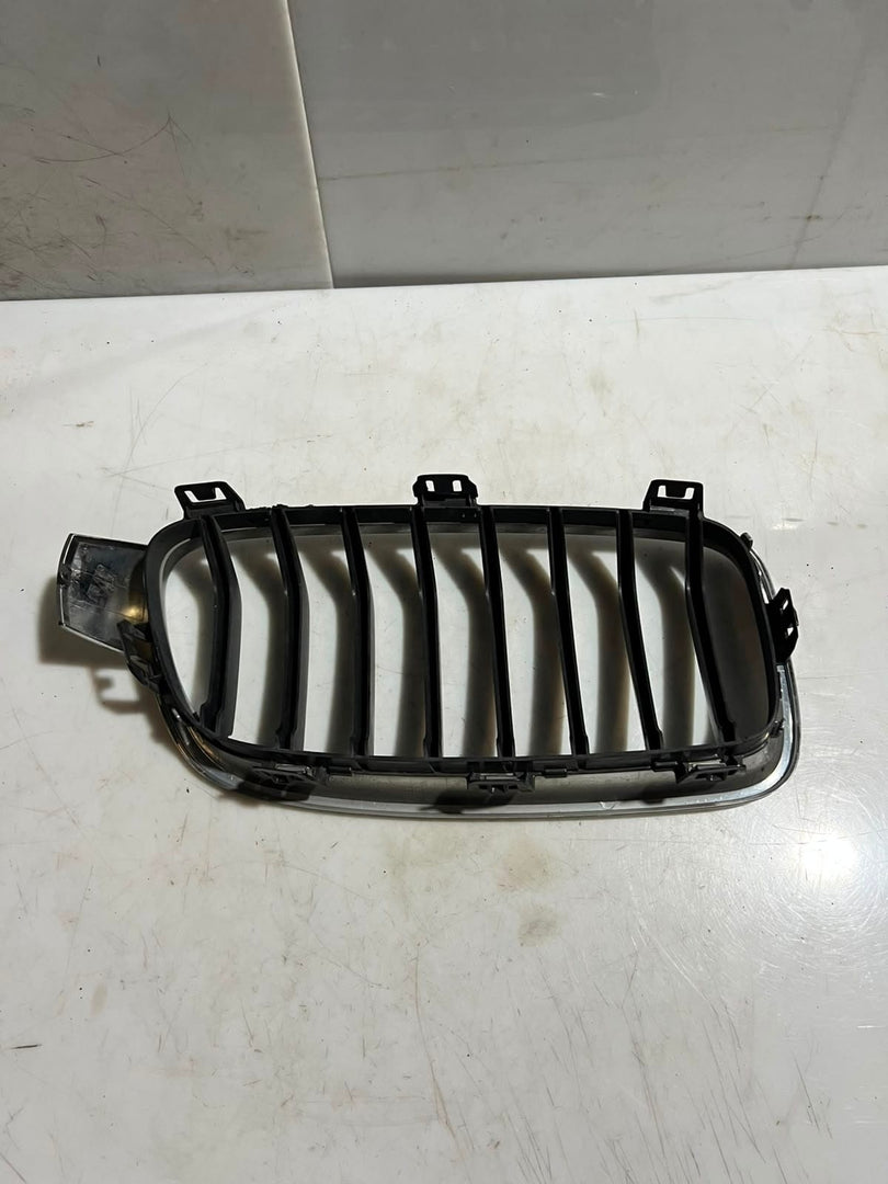 BMW 3 Series F80 F30 F31 F32 F35 Left Chrome BUMPER Kidney Grille 7295441 OEM