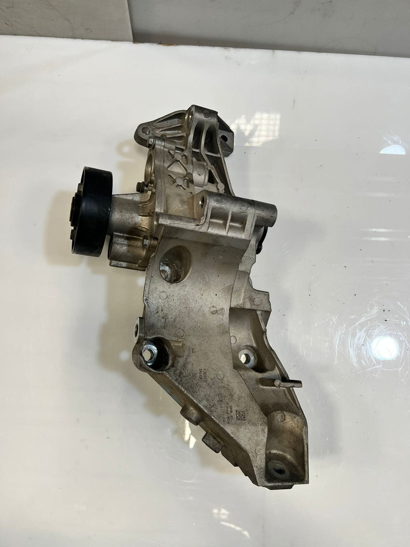 BMW F20 F21 F22 F23 F30 F31 Coolant WATR Pump With Carrier BRACKET 7644804 OEM