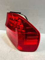 Bild in die Galerieansicht laden, 2009-2011 BMW 3 Series E90 323i Rear Right Tail BACK Light 7289430 USA OEM
