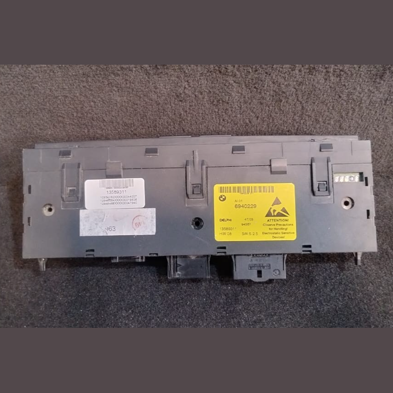 BMW E60 E61 CENTER CONSOLE DSC / PDC SWITCH MODULE BUTTON PANEL P/N 6940229