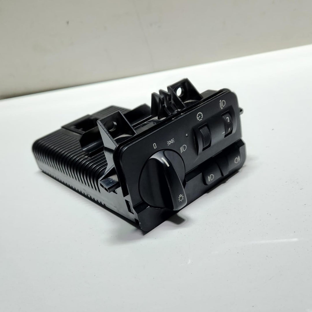 1997-2001 BMW 323i Headlight Control Module 6936832 E46 E39 and E53