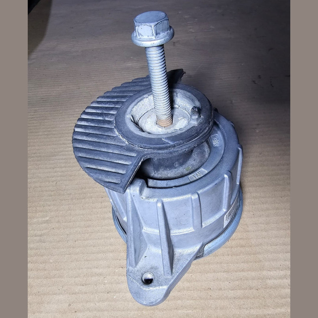 2008-2012 Mercedes-Benz W204 C-Class Front Left Side Engine Mount A204 2404317