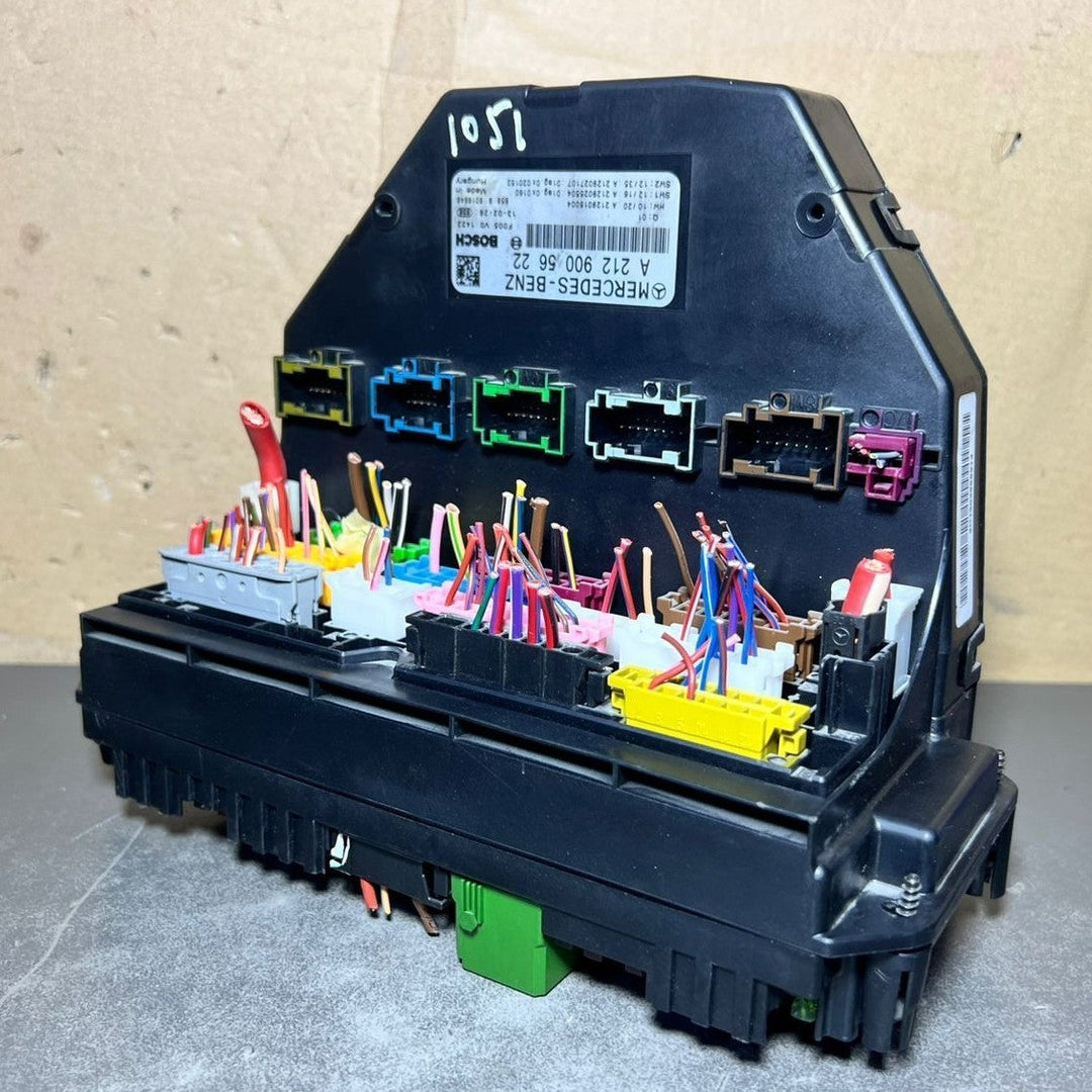 10-16 Mercedes-Benz W212 W204 Front SAM Module Relay Fuse Box A2129005622 OEM