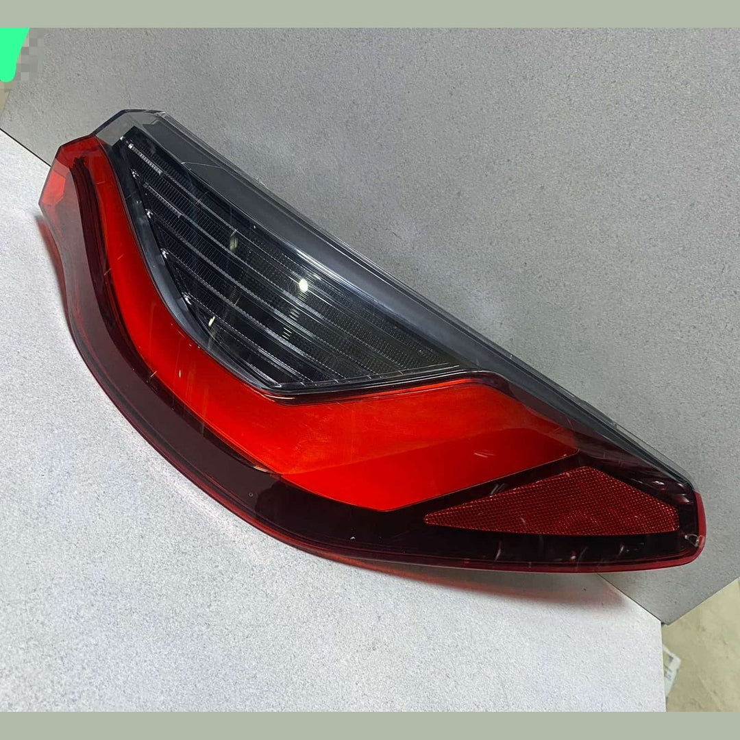 2020-2022 BMW M4 Rear Right Outer Taillight 7477606  G22 G82  430i 440i