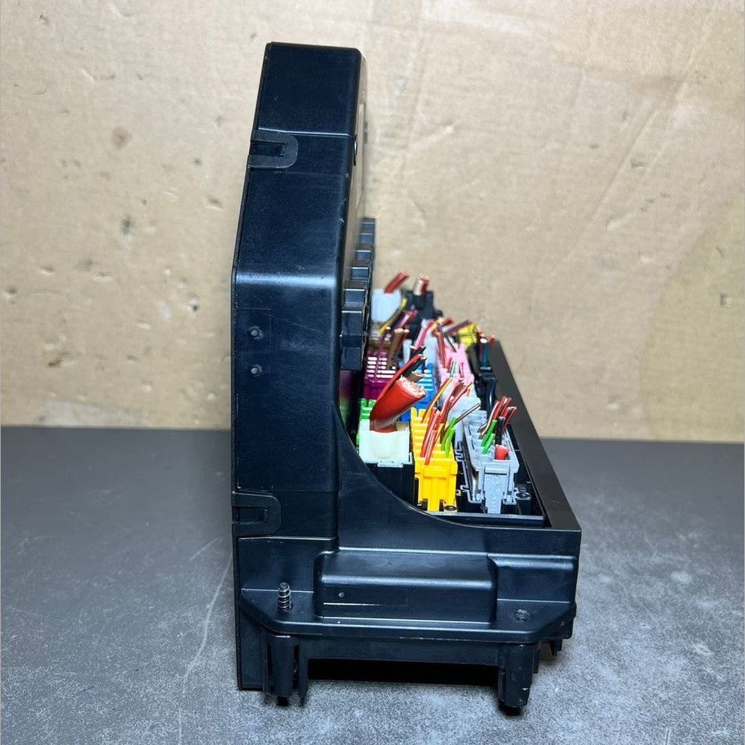10-16 Mercedes-Benz W212 W204 Front SAM Module Relay Fuse Box A212 9002627 OEM