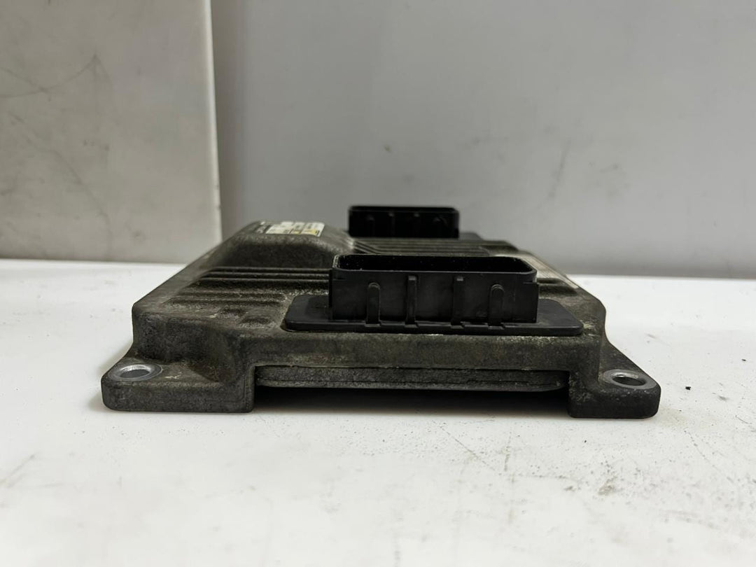 Mitsubishi Fuso Fighter H24 FK64F Engine Control Unit 1125000370 ME306431