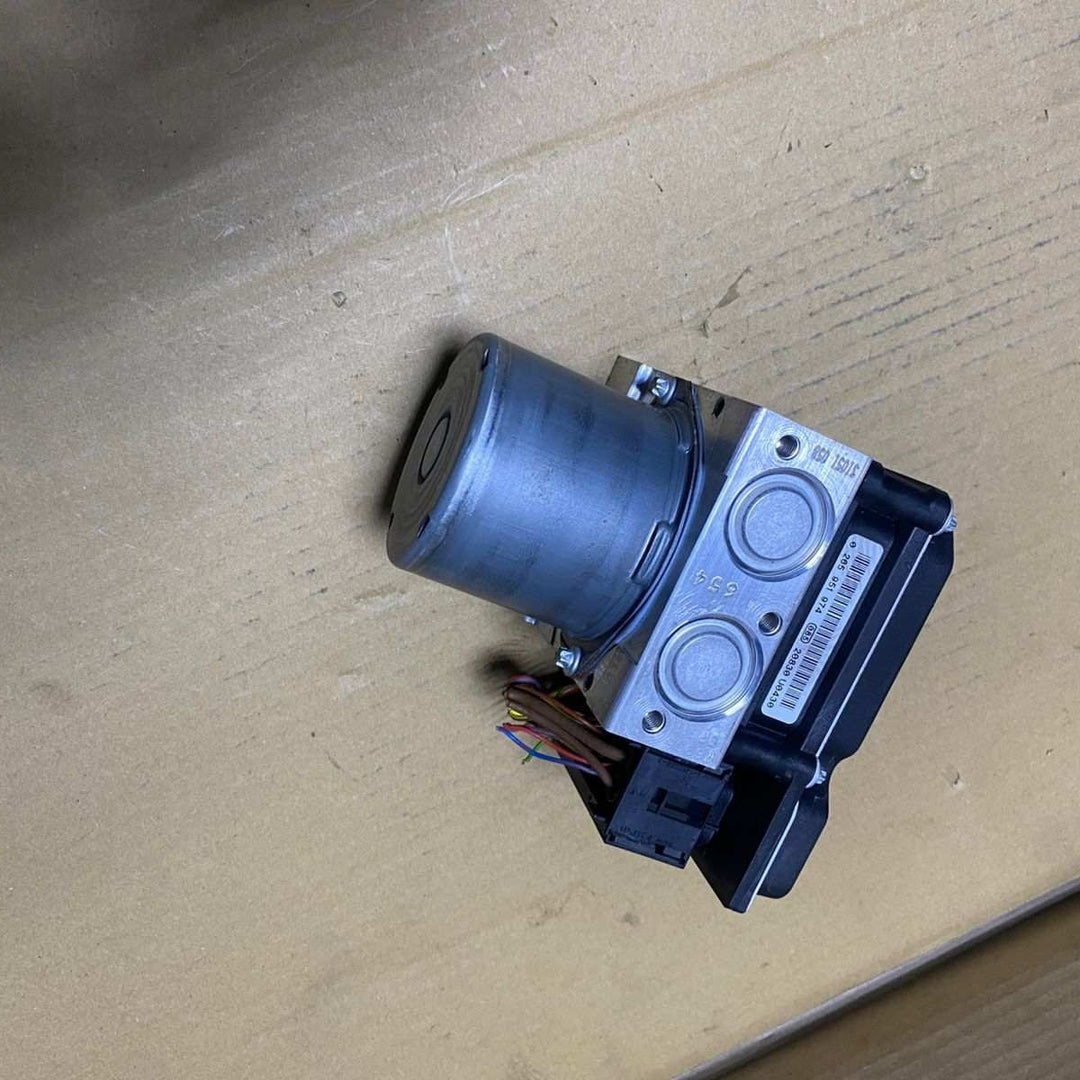 2013-2015 BMW X1 Abs Pump Module 6860214 X1 E84 2.0L antilock brake system