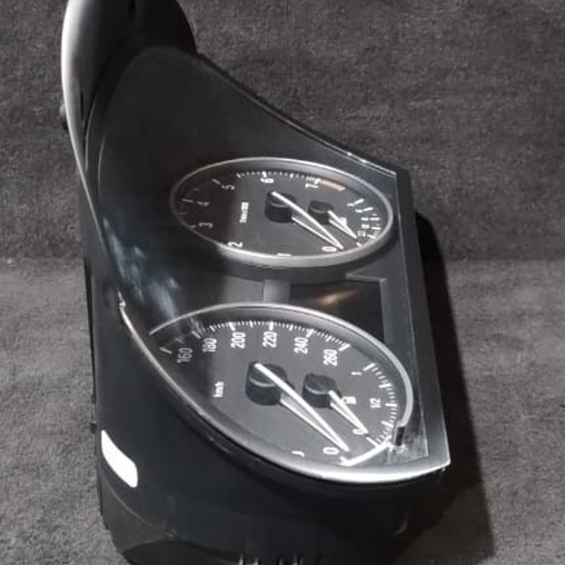 BMW 3 E90 E91  SPEEDOMETER / INSTRUMENT CLUSTER - 9242344