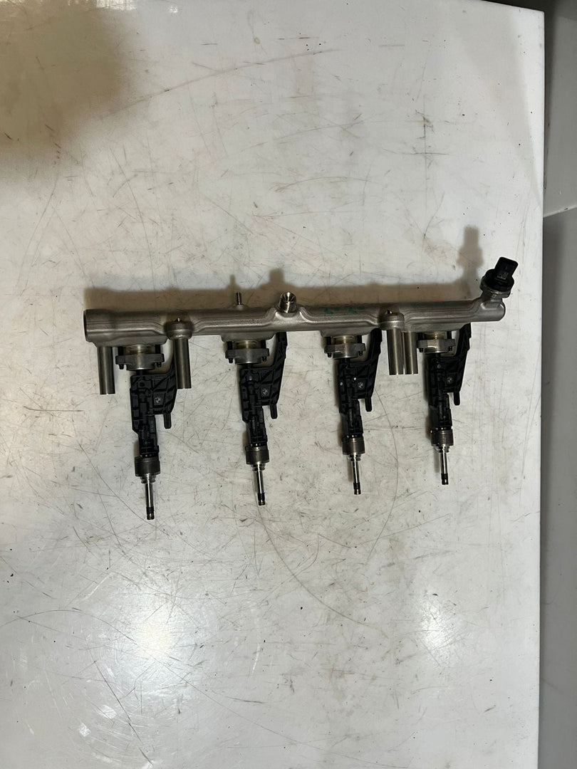 2019-2022 BMW X3 3 Series G20 G21 High Pressure Fuel Injection Rail 8665633 OEM