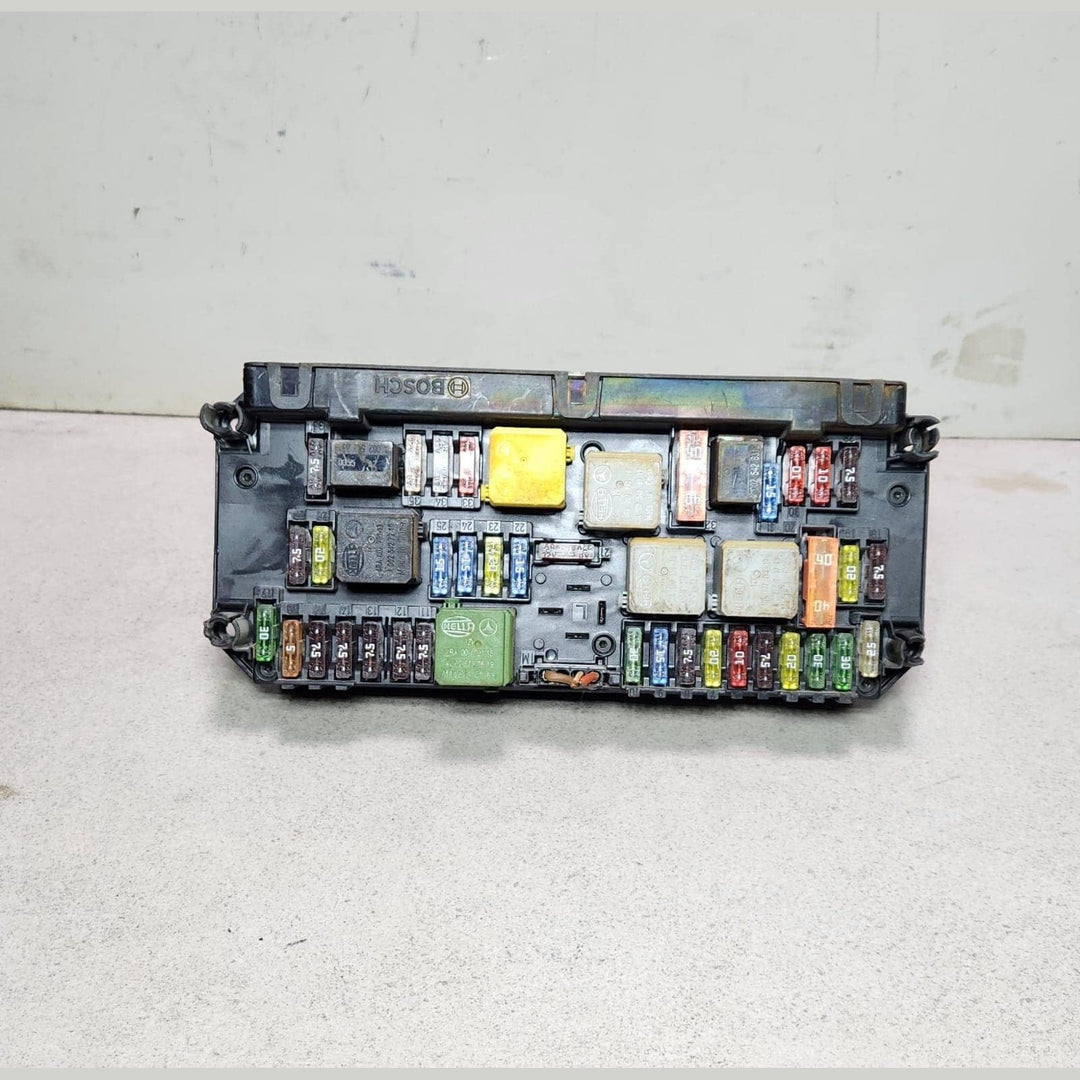 Mercedes-Benz Front Sam Fuse Box Control Module A2129004811 W204 C-Class  W207