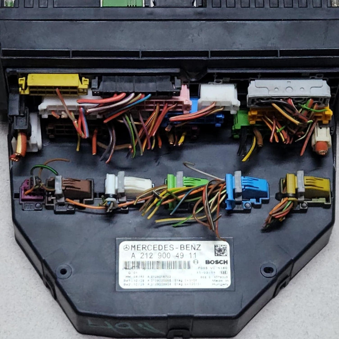 2012-16 Mercedes E200 Front SAM Fuse Box Control Module A2129004911 E-Class W212