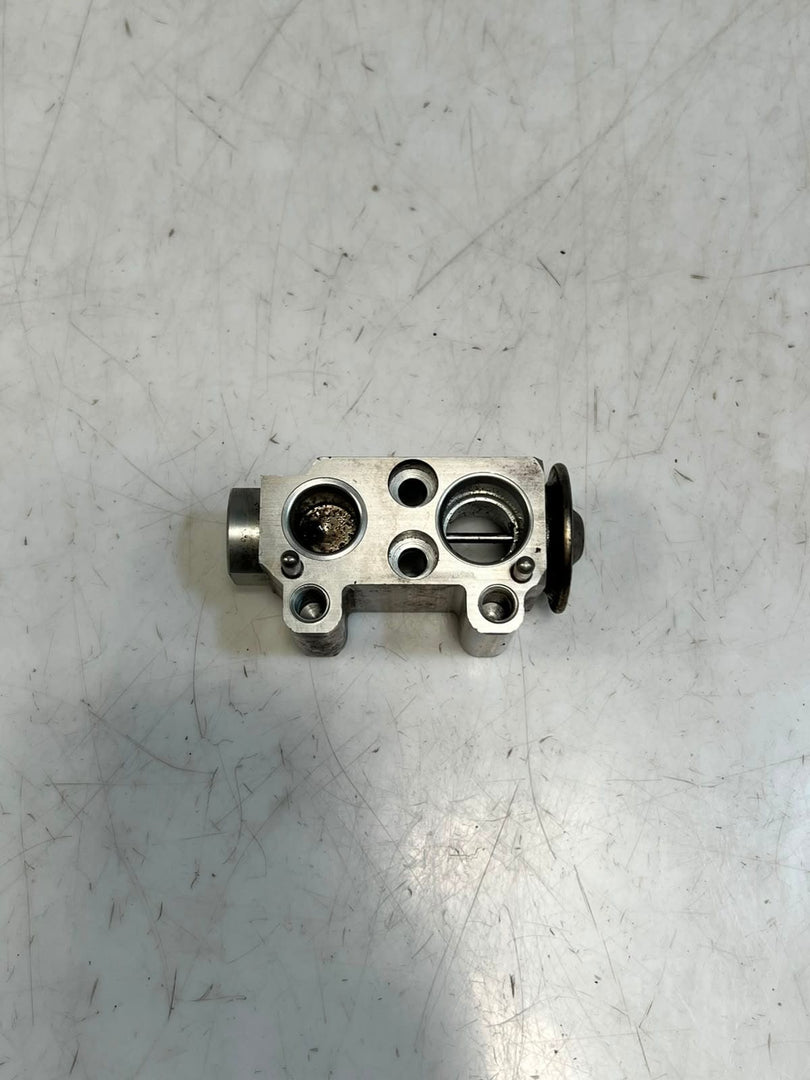 2007-2013 BMW X4 F25 F26 E81 E82 E87 E88 E90 E91 335i AC Expansion Valve 9226078