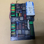 Bild in die Galerieansicht laden, 2018-2023 BMW 530e Power Distribution Box 6837091 530I 540I 740I