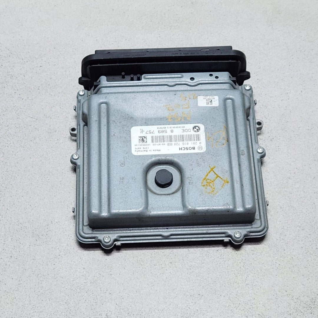 BMW 5 7 Series F07 F10 F01 F02 Engine Control Unit N57 D30A Diesel 8509757 OEM  