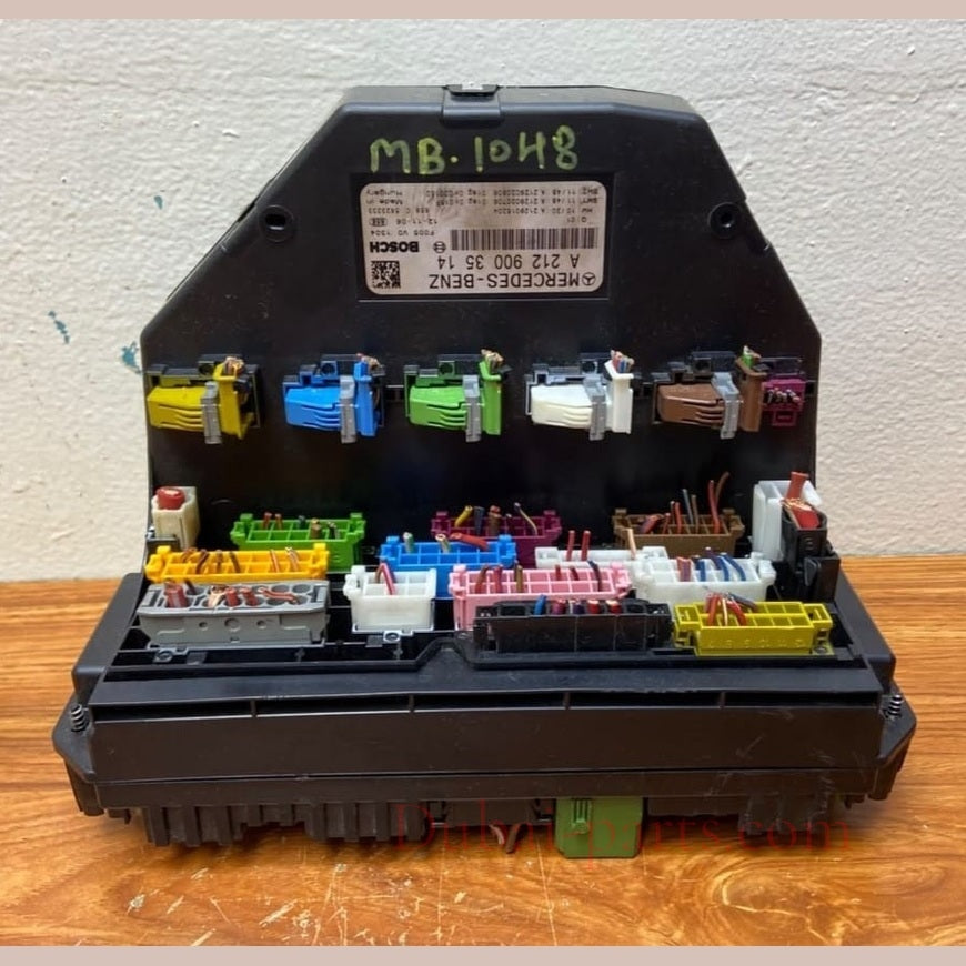 Mercedes-Benz Front SAM Fuse Box Control Module A2129003514  C-Class W204 W212
