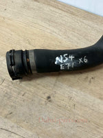 Bild in die Galerieansicht laden, 08-19 BMW E70 F71 F16 F15 X5 3.0L ENGINE COOLANT RADIATOR UPPER HOSE TUBE OEM