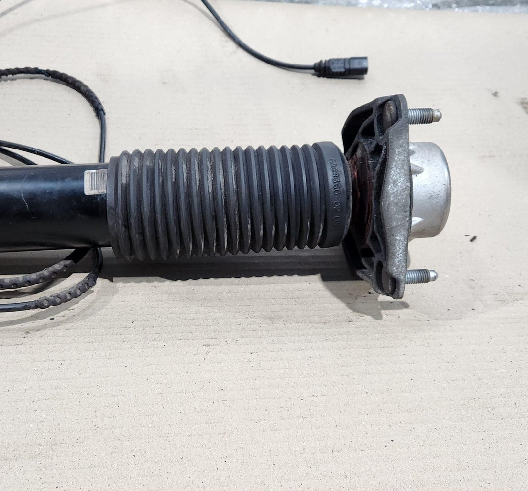 2014-2018 BMW X5 Shock Absorber Rear Right 6863178 X5 F15 and X6 F16 xDrive