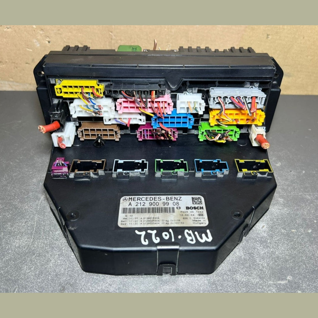 10-16 Mercedes-Benz W212 W204 Front SAM Module Relay Fuse Box A212 9009908 OEM