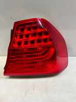 Bild in die Galerieansicht laden, 2009-2011 BMW 3 Series E90 323i Rear Right Tail BACK Light 7289430 USA OEM