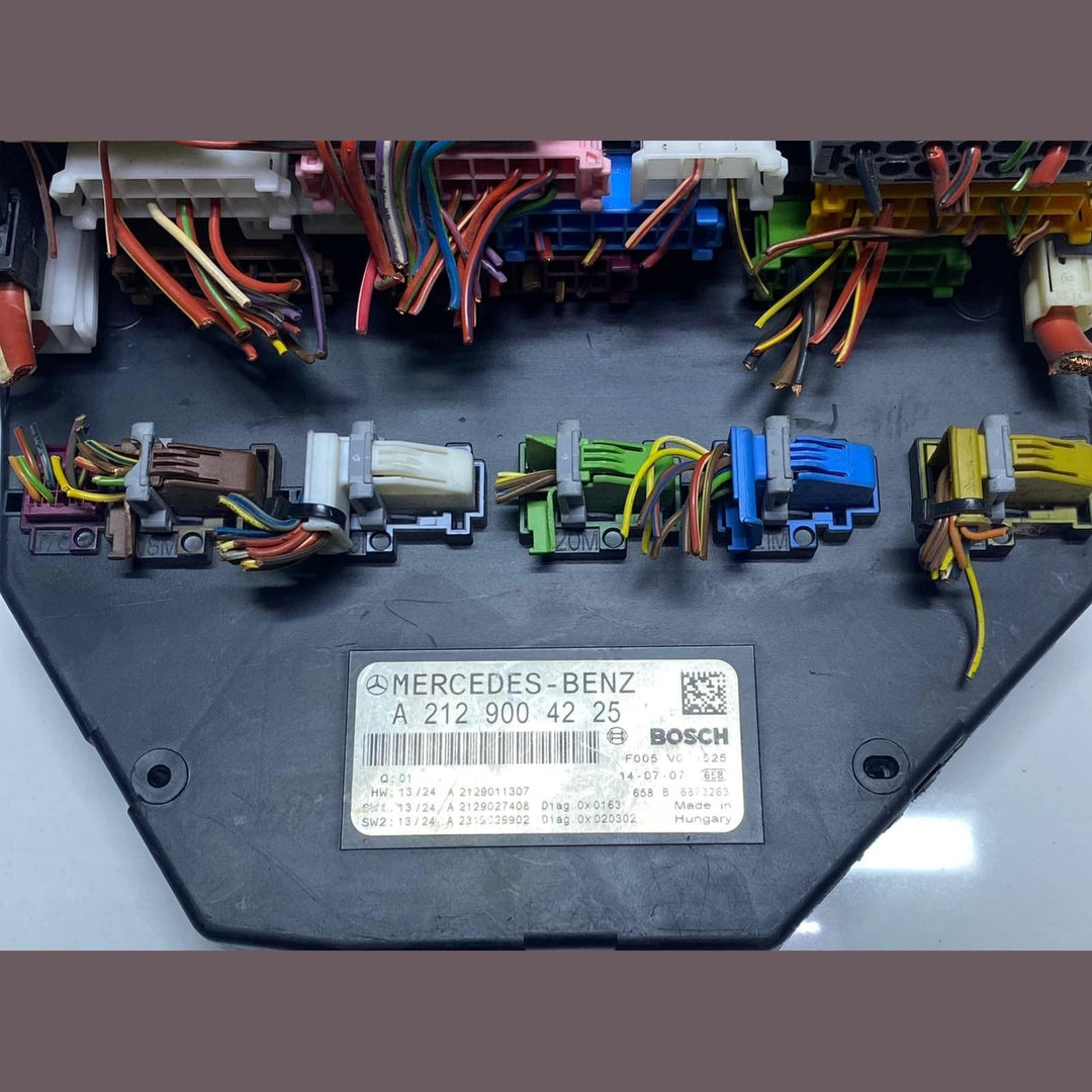 Mercedes-Benz Sam Control Module Front Fuse Box A2129004225 E-Class W212 OEM