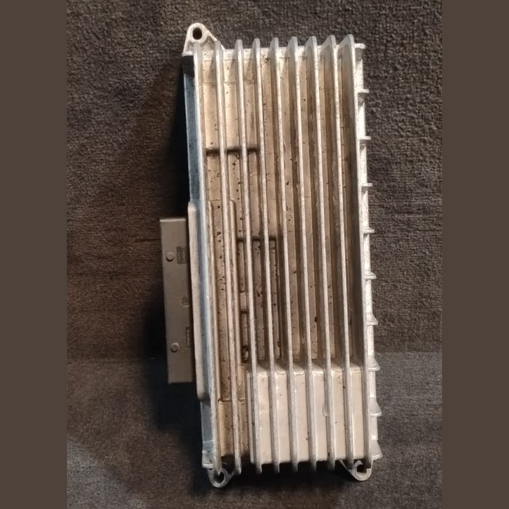 AUDI OEM  A4 A5 S5 Q5 B8 RADIO AMPLIFIER BOOSTER 8T0035223