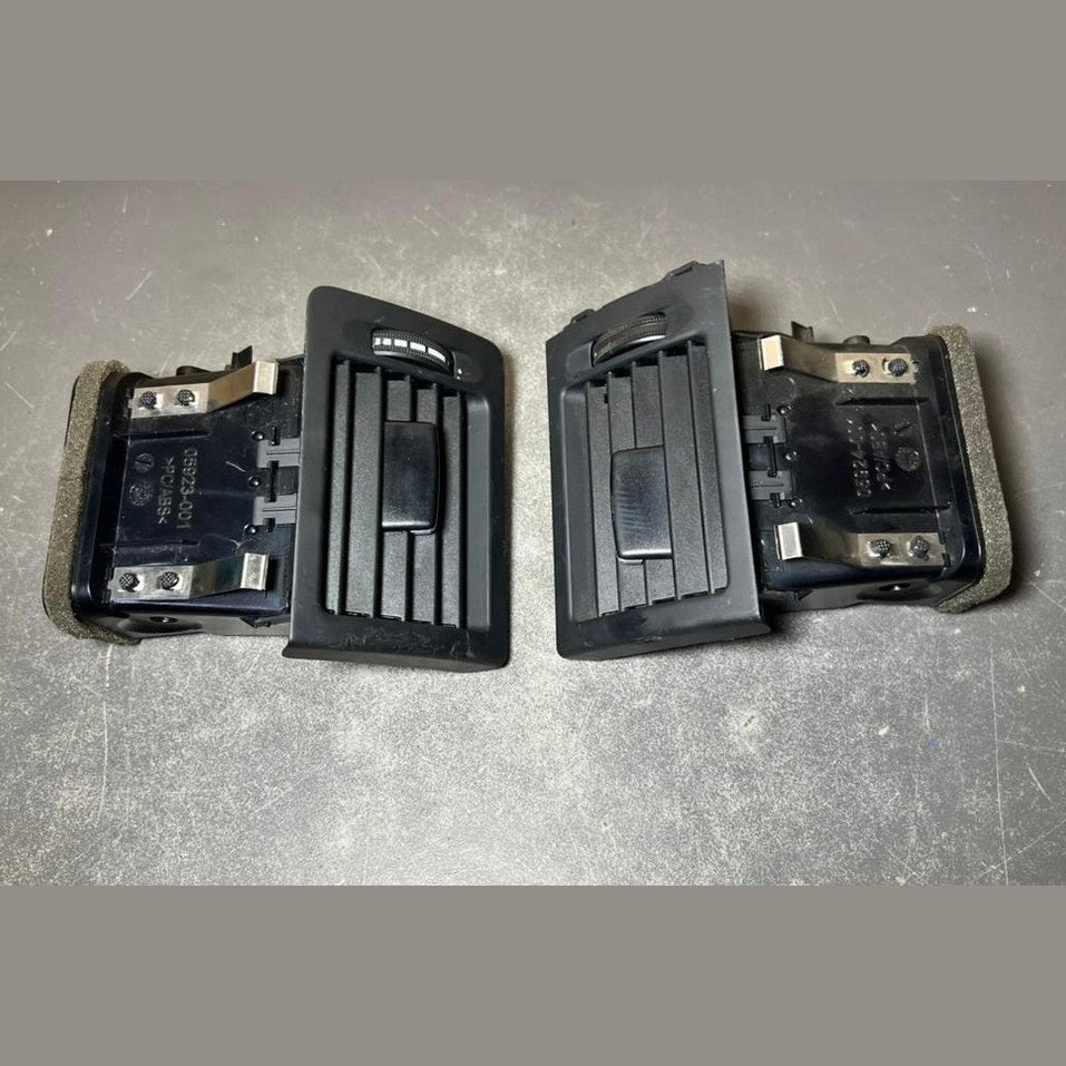 08-10 Mercedes W204 C-Class Front Center Dashboard  Heater A/C Air Vent Set RHD