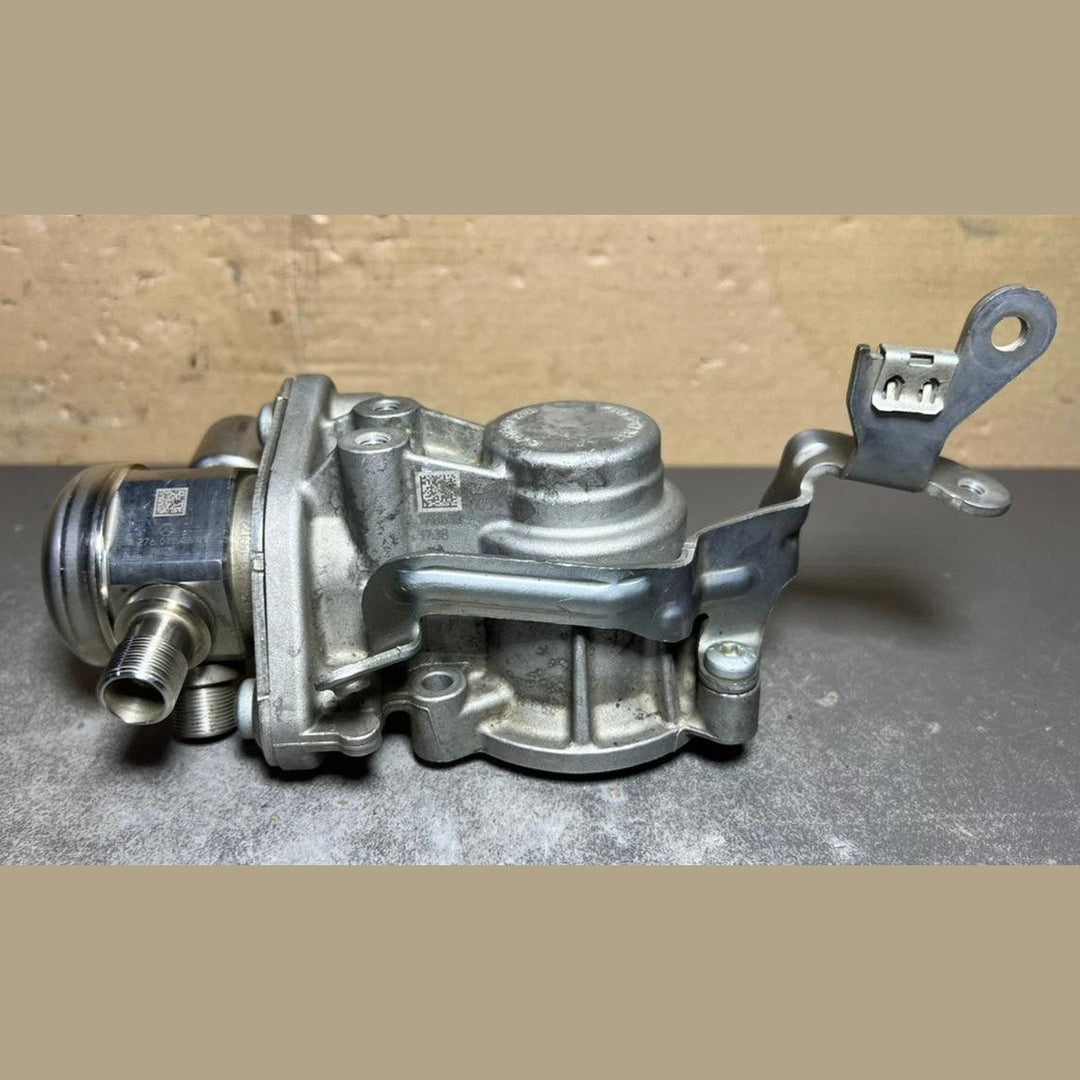 12-18 Mercedes W212 C300 M276 High Pressure Fuel Pump W/Housing A276 0700601 OEM
