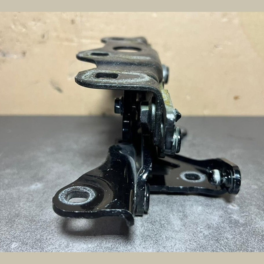 2015-2020 Mercedes-Benz S-Class W222 Front Left Side Bonnet Hinge A222 8800128