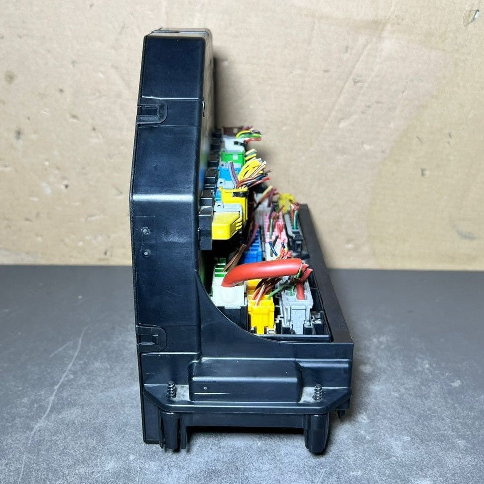 10-16 Mercedes-Benz W212 W204 Front SAM Module Relay Fuse Box A212 9002827 OEM