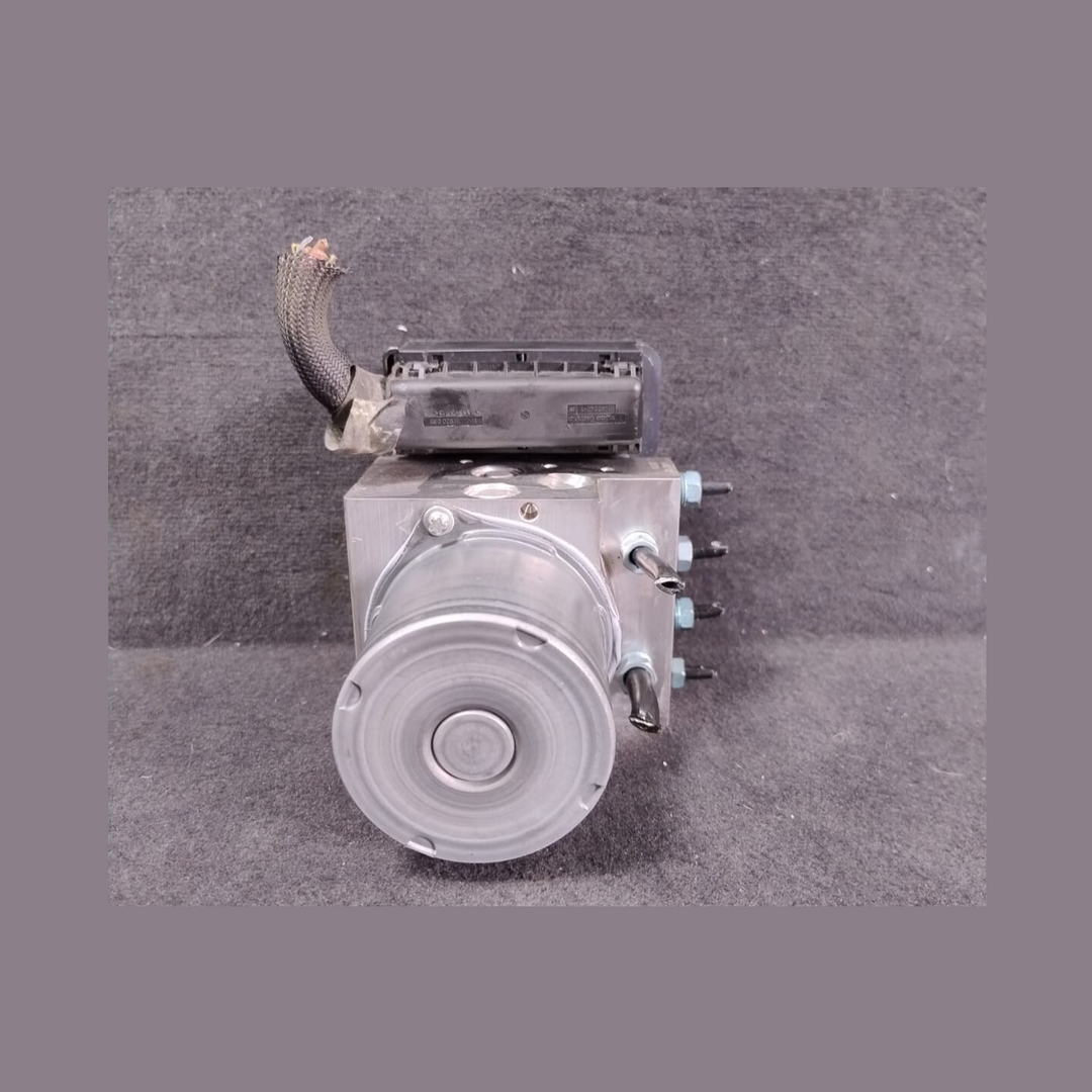 BMW 5 Series F10 F11 Anti lock Braking SystemDSC  Module Hydraulic Unit 6868335