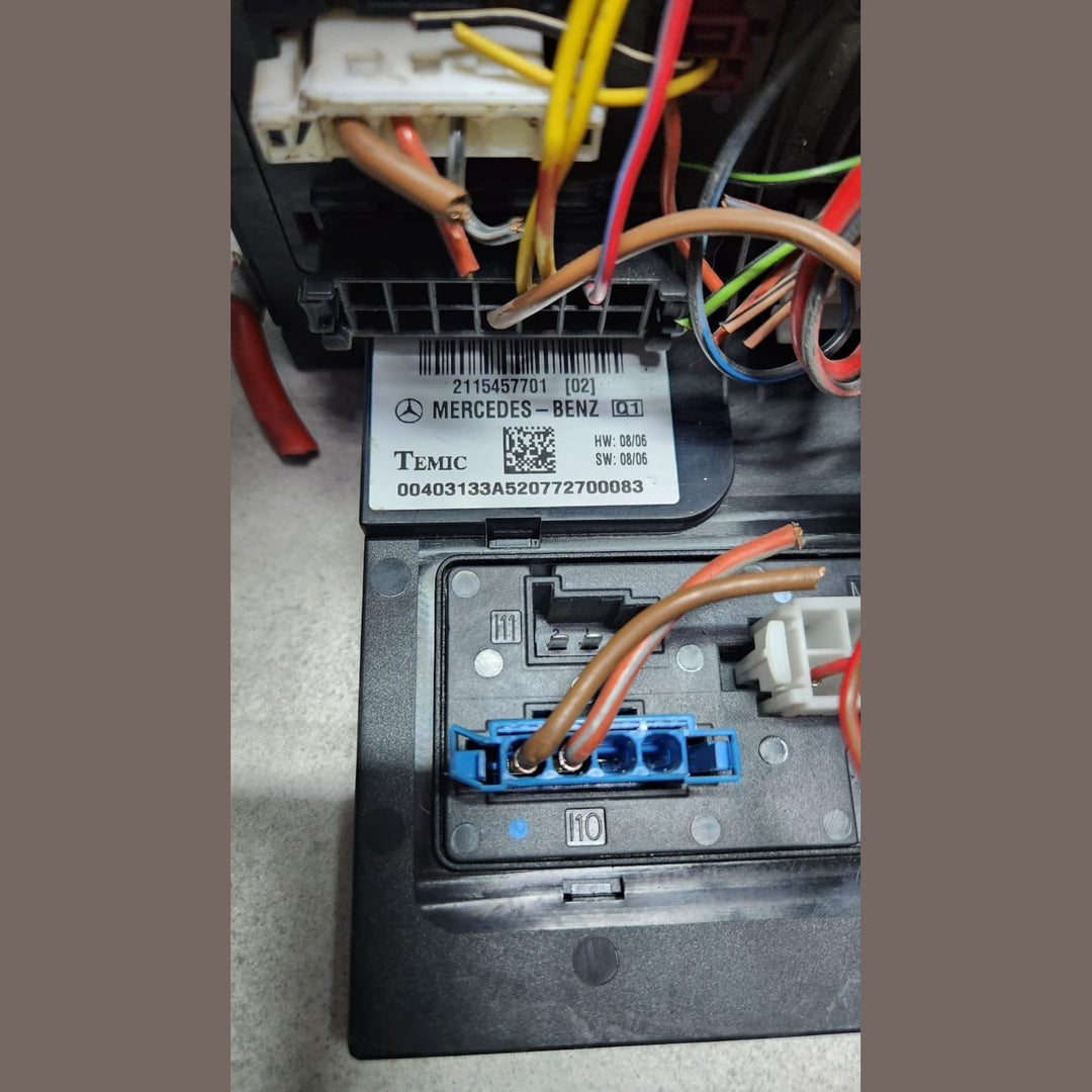 2003-2009 Mercedes-Benz E320 Front Sam Control Unit Fuse Box Module 2115457701