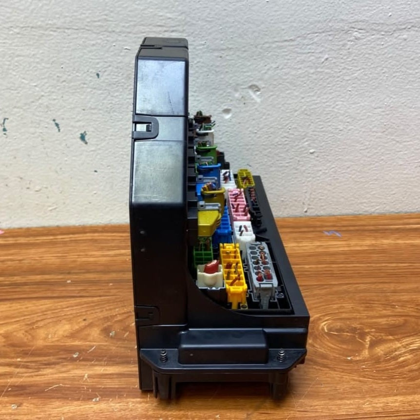 2008-15 Mercedes-Benz W212 Front Sam Fuse Box Control Unit A2129003414 X204 GLK