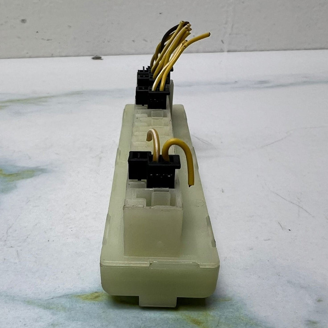 Mercedes Power Distributor A0009821012 C-Class W205 and Vito W447