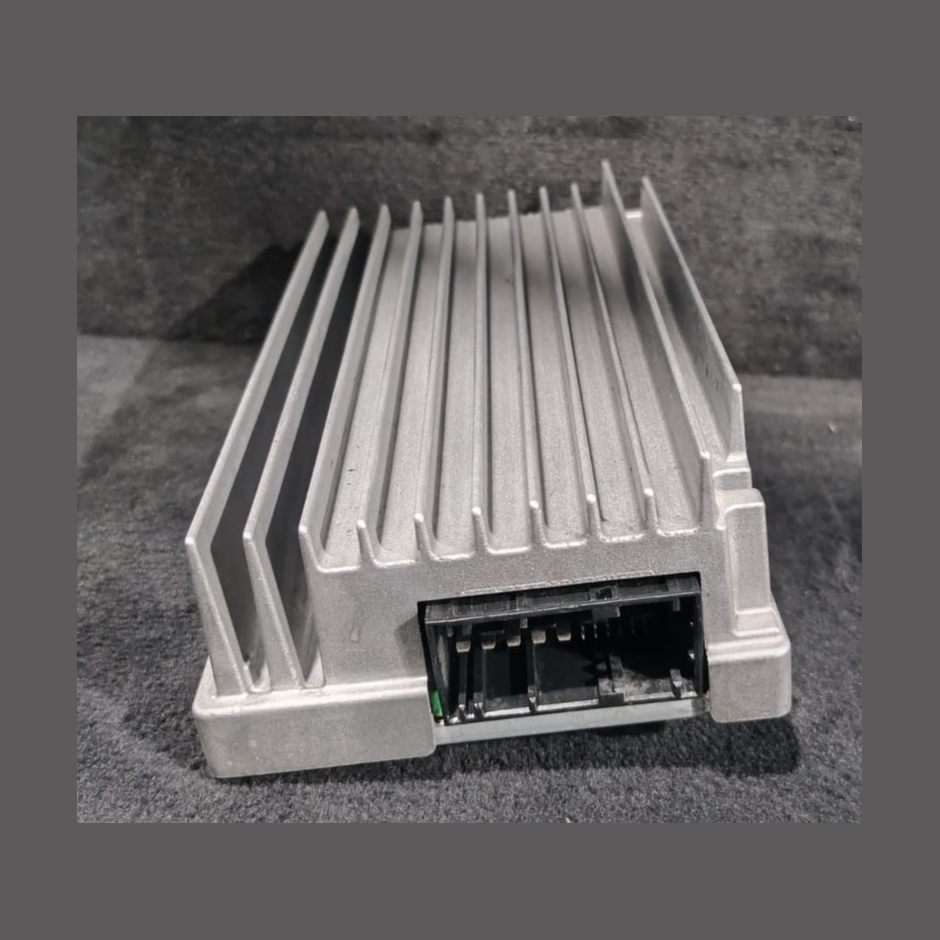 BMW 320i 328i 335i F30 AUDIO AMPLIFIER MODULE UNIT AMB -HIFI   OEM - 9282666