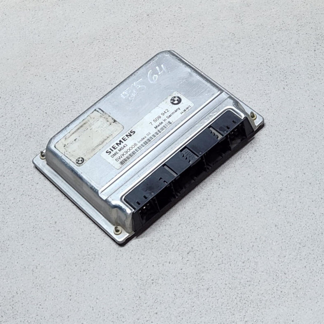 2001-2005 BMW 325i Engine Control Unit 7509942 5 Series E39
