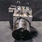 Load image into Gallery viewer, BMW F01 F02 F10 ANTI-LOCK BREAKIN G SYSTEM  PUMP HYDRAULIC OEM 6791175- 6791173