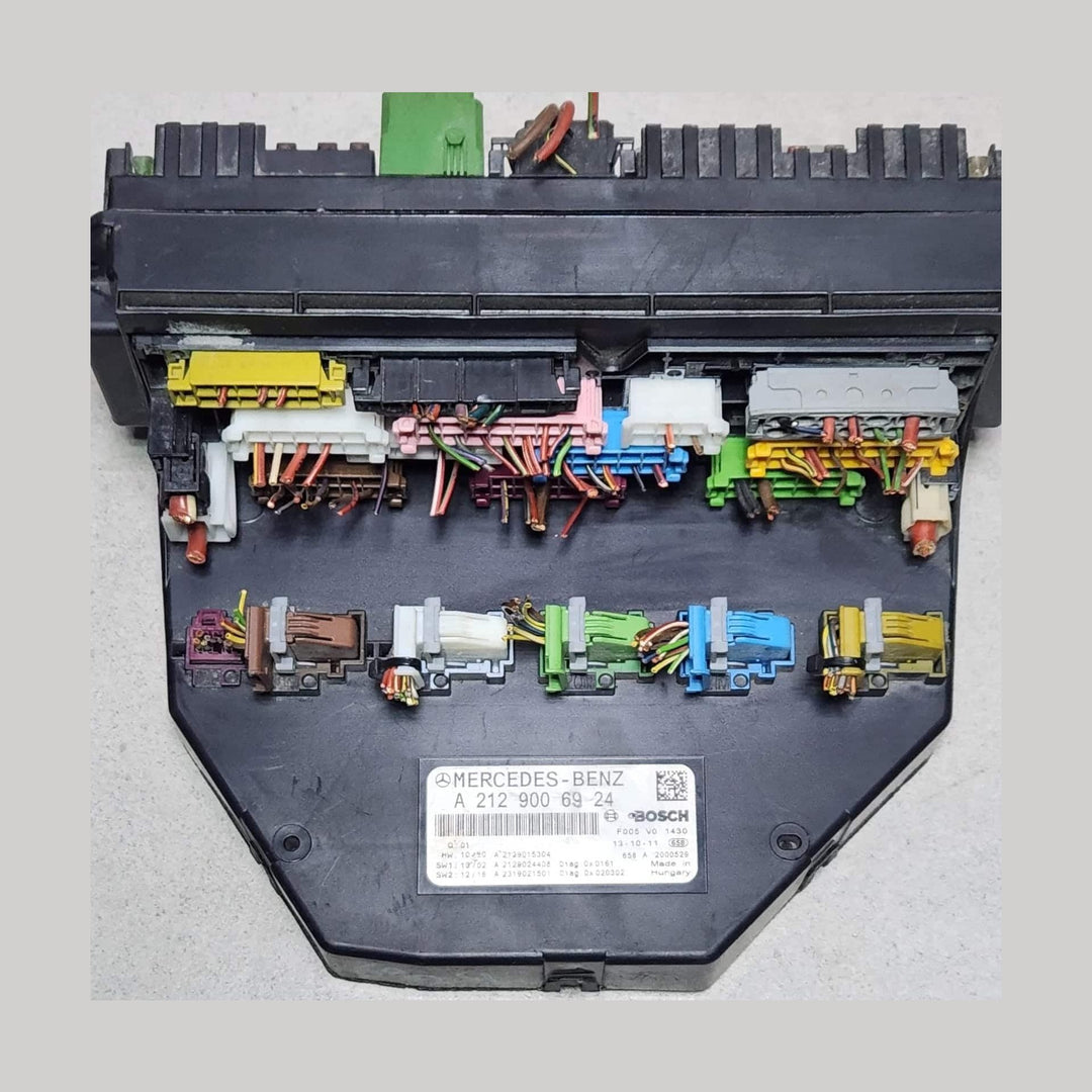 Mercedes-Benz Front SAM Fuse Relay Box A2129006924 E-Class W212 and W207