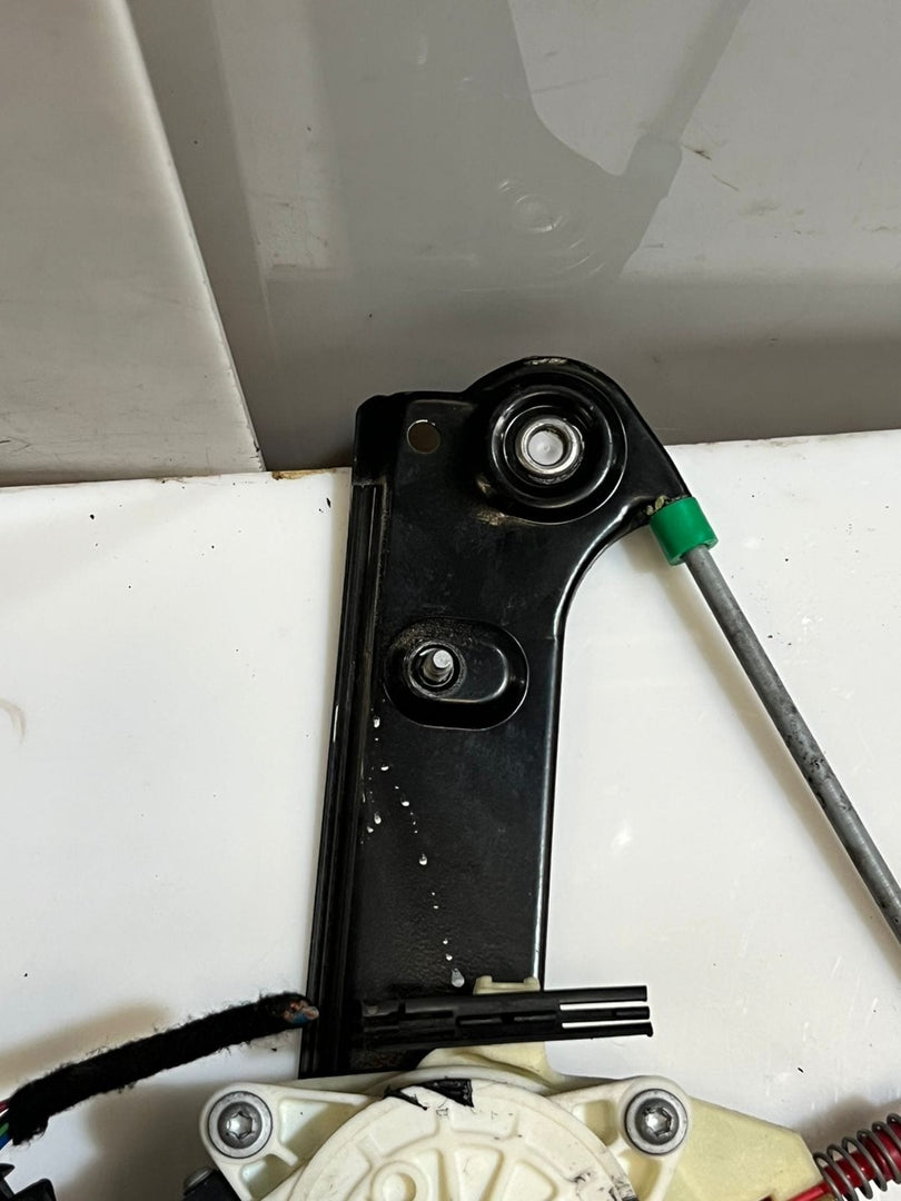 2004-2007 BMW X3 E83 Front RIGHT Door Window Regulator With Motor 7083011 OEM