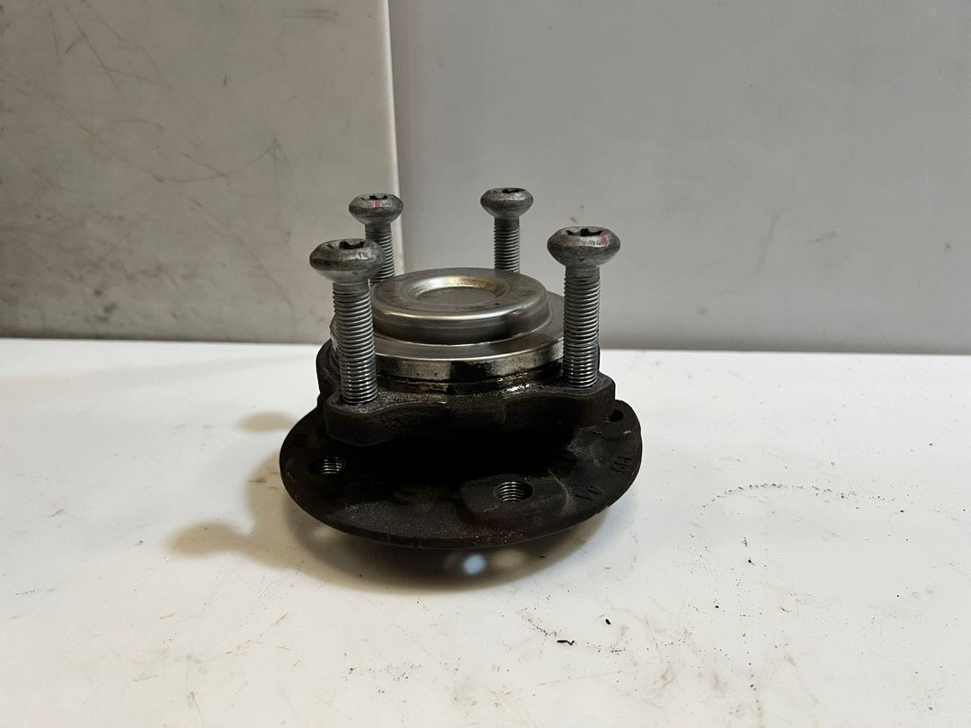 2011-2018 BMW 5' 6' M6 M5 F06 F12 F13 F10 Wheel Hub With Bearing 2284375 OEM