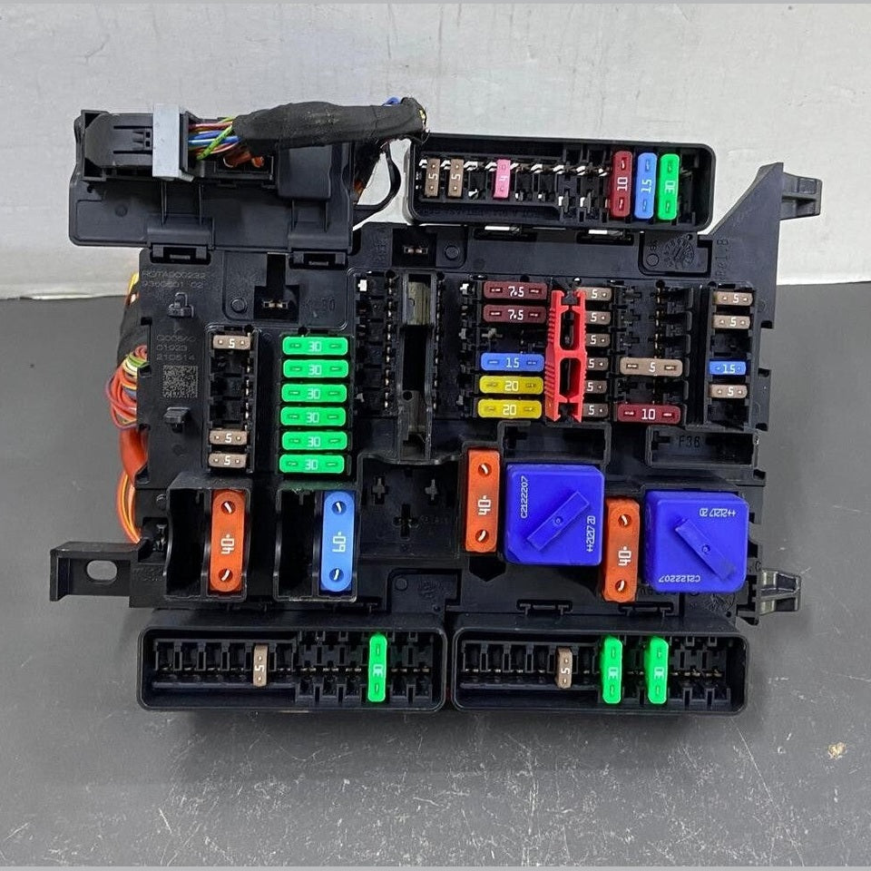 OEM BMW F48 i8 F40 F44 Front Power Distribution Fuse Relay Junction Box 9270355