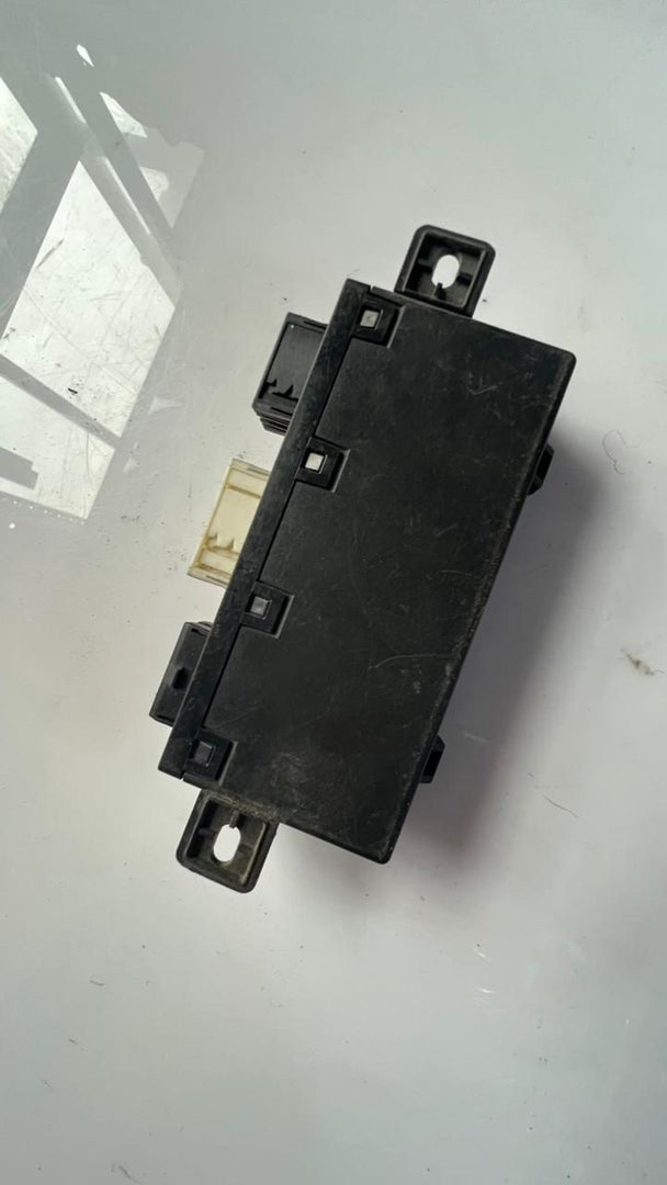 2001-2003 BMW 525i Door Mirror Control Module 6904249 E39 525i 528i 530i E38